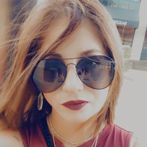 Meet your Posher, Naomi